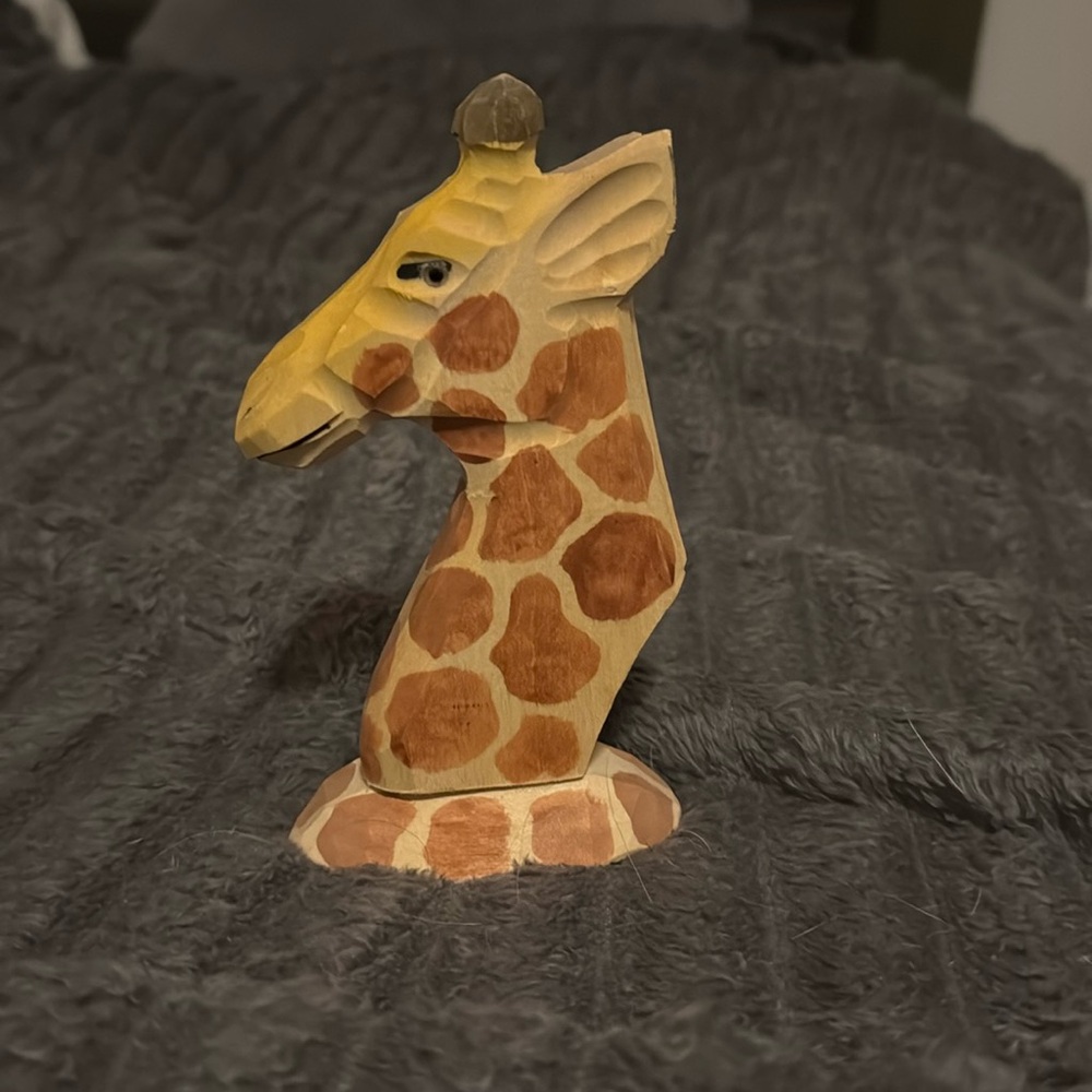 Giraffe glasses holder
